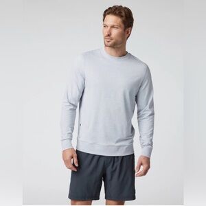 NWT Vuori Ponto Performance Crew V224 Size Medium Color Platinum Heather